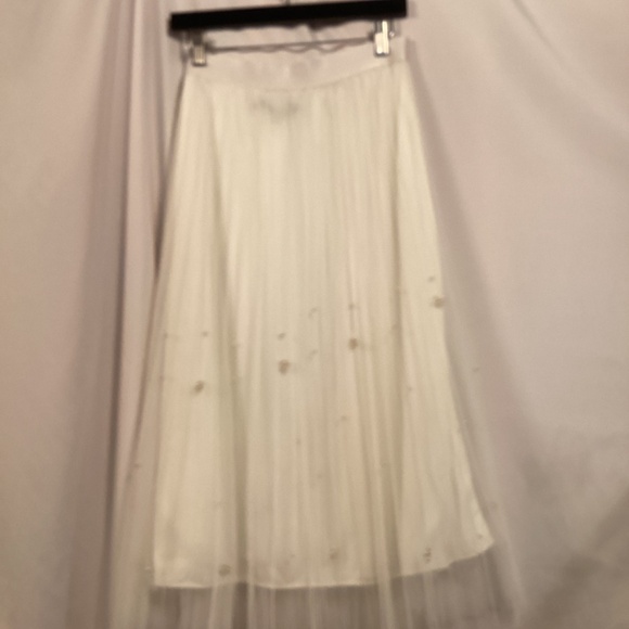 Eva Franco Anthropologie whit pleated mesh skirt with  Pearl studs and tulle nwt - Picture 8 of 11